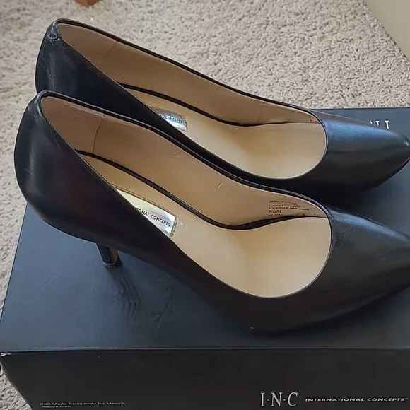 INC International Concepts Women's Zitah Pointed Toe Black leather Pumps - Picture 2 of 5